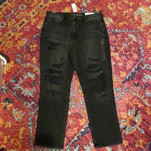 American Eagle | Black Distressed Mom Jean